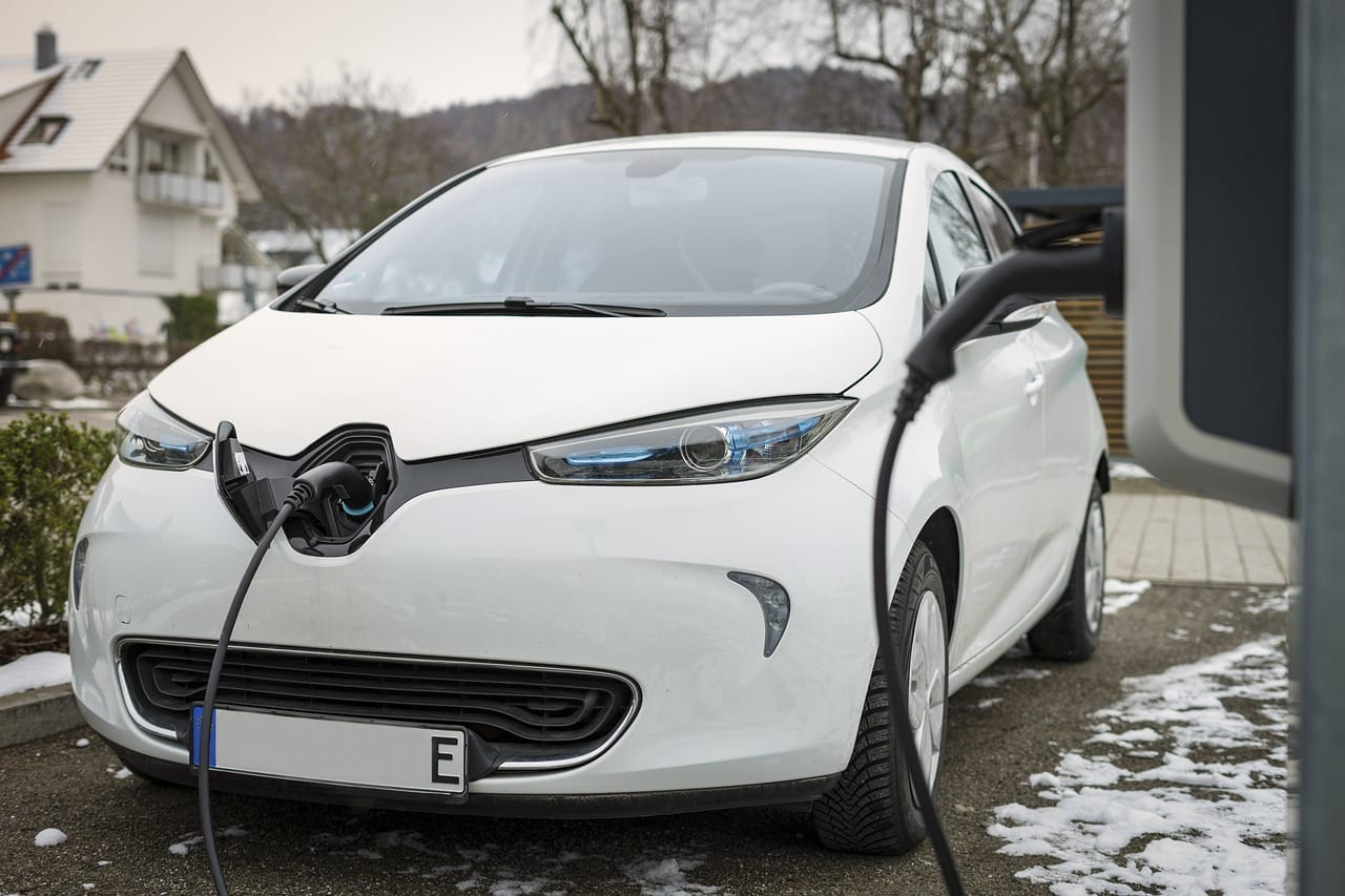 découvrez la vérité derrière les mythes sur les voitures électriques. déboulonnez les idées reçues et informez-vous sur l'impact environnemental, l'autonomie et les coûts d'entretien des véhicules électriques. soyez éclairé avant de faire le saut vers l'électrique!